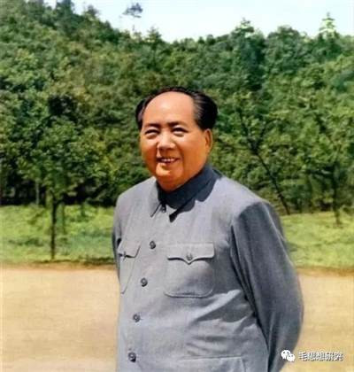 公者千古,私者一时。历史会证明也一直在证明——毛主席是目光长远、清白、正确、伟大的世界无产阶级和一切反压迫人们的伟大导师!