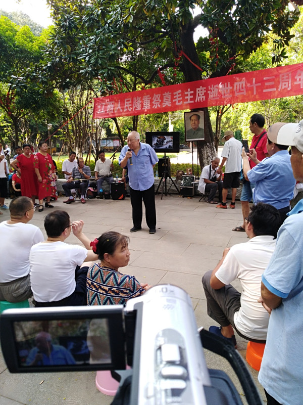 江西人民祭奠毛主席逝世43周年