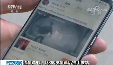 那只从一开始就兴风作浪的“看不见的手”,却一直能独善其身。 罗玉凤火了,罗玉凤“死了”,我们要反思,是谁导演了她们的一生?