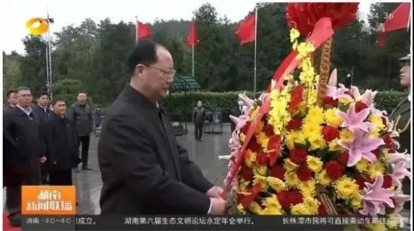 “红旗落地”的俄罗斯，“卫星”也从天上掉下来了！