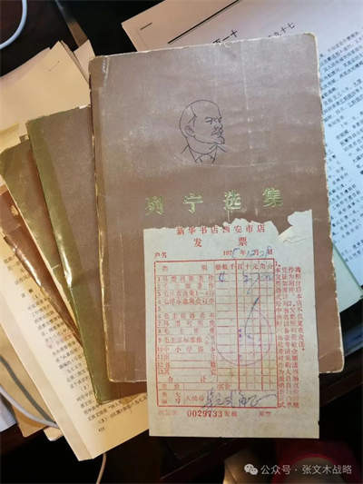 列宁对伯恩斯坦的“民主社会主义”的警觉是准确的。事实表明,由列宁、斯大林创立的苏联社会主义制度在七十多年后并不是被公开反对马克思列宁主义的“新自由主义”打垮的,而是被列宁与其作不懈斗争的起源于伯恩斯坦的粉红色的“民主社会主义”打垮的。