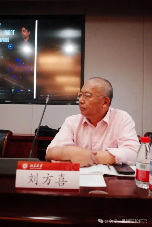 哈特教授的演讲横跨马克思、维尔诺、斯宾诺莎、德勒兹等思想谱系,既有宏大的历史视野,又有锐利的现实关怀;三位评议人的理论交锋与在场师生的开放性提问,共同构成了这场高质量学术对话的完整图景。在当前全球AI热潮持续升温、各国纷纷出台相关政策的大背景下,哈特教授从马克思主义政治经济学出发对数字自动化所作的批判性分析,无疑为中国学界提供了一个重要的理论参照。
