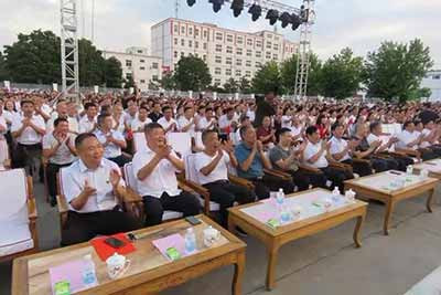 南街村举办红色经典咏颂大赛