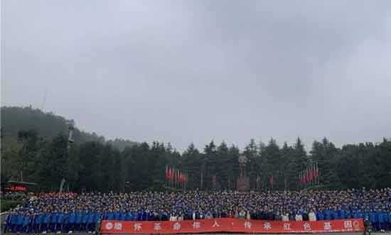 中国首次涌现高调纪念毛主席的“学生狂潮”！