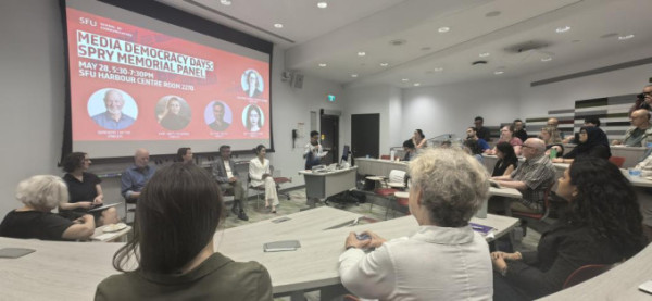 传统西方马克思主义、白人左翼群体已经明显衰落,媒介民主化等经典左翼运动也走向式微。以自主马克思主义为代表的思潮,曾伴随新自由主义全球化短暂兴起,如今随着新自由主义全球化的危机,平台资本主义尤其是右翼技术加速主义的崛起,已然失去影响力。与之相对,反西方中心主义、反种族主义、反帝国主义的多元马克思主义正在崛起,这类思潮吸纳了日益强大的原住民批判意识和知识体系、全球南方反帝反殖的实践经验,将巴勒斯坦人民
