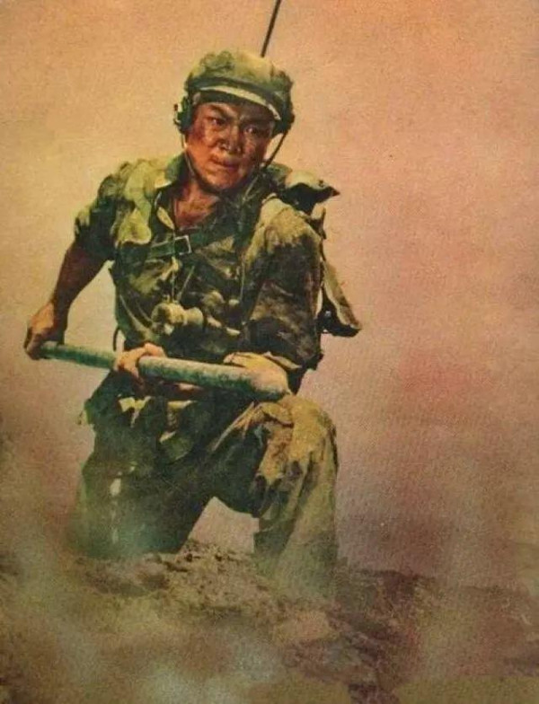 乌克兰自废武功，因为她的独立是苏联解体后轻松得到的，所有的遗产来的太容易了。而中国的完全独立，是以近100年的时间，700万英雄儿女用献血和生命换回来的！