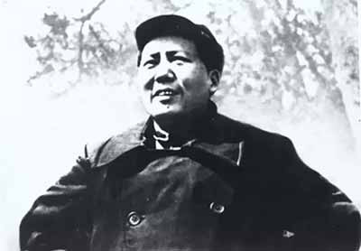 毛主席消灭资本主义，更是为了提高人民的社会幸福感和生活质量。这种幸福，不仅仅体现在物质财富的增加上，还包括劳动尊严的保障、社会关系的平等以及对未来生活的信心。在消灭资本主义的过程中，毛主席倡导全民参与生产和管理，让人民群众成为国家和社会事务的主人。这种参与感和归属感，是传统资本主义社会所无法提供的，它让人民在实际生活中感受到尊重、公正与权利，从而实现精神与物质的双重幸福。