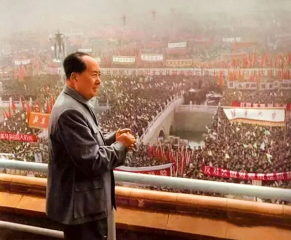 人民领袖毛主席永远活在人民心中,毛主席与人民同在,毛泽东思想与人民同在,中国将永远立于不败之地!