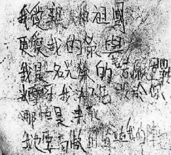 寥寥几只碰壁的苍蝇,必将受到人们旗帜鲜明地驳斥抵制,遭受人们的唾弃;其编织的荒诞的无稽之谈,也必将被扫进历史的垃圾堆。