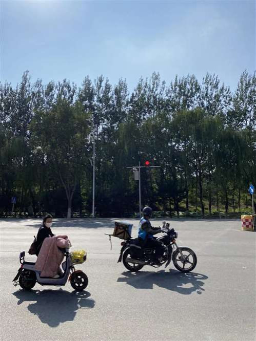 车祸:当一个顺丰同城骑手撞了一个送美团外卖的顺丰分拣员