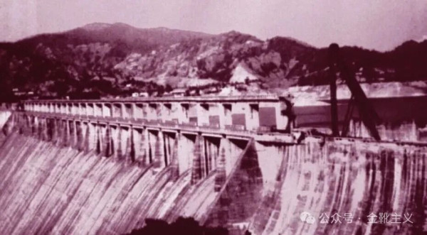 在上世纪50~70年代,中国靠全民动员建起了世界最多的水库;而此后的二三十年里,维护投入持续缺位,大量工程‘只吃不养’。从全民治水到无人管护,半个世纪的轮回里,留下的是四万多座病险水库的沉重欠账。这是道路之殇。