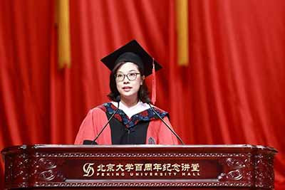 那些说“996是福报”的人，自己不996;那些说“灵活就业是福利”的人，自己稳坐体制内。他们的共同点是：站在岸上，定义水里人的感受。