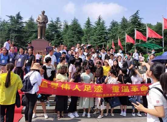 9月9日的韶山,人如海花如潮,人民呼唤毛主席!