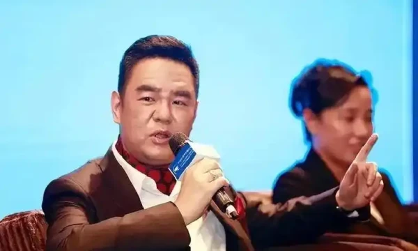 第二个许家印！又一首富栽了！世界500强全靠造假，千亿帝国清零