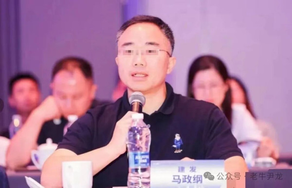 邯郸、杭州两起风波中显现的“中间人”现象，撕开了官商圈子的丑陋底色：少数人主动充当勾兑纽带，不惜牺牲他人的人身安全与人格尊严，博取好感、谋求私利，此类行径性质卑劣、危害突出，为人民群众深恶痛绝。
