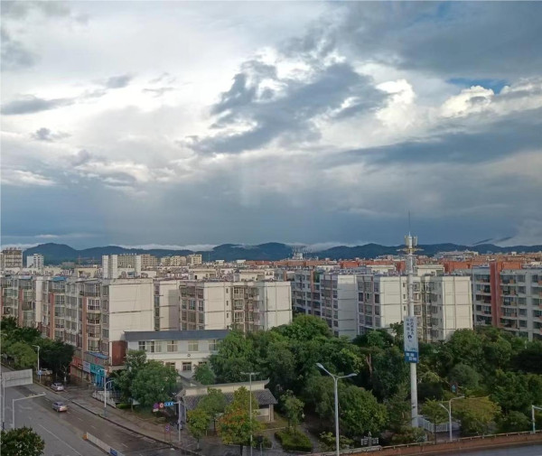 滇南思茅惊现貌似毛主席卧像山脉,得名“思毛山”。