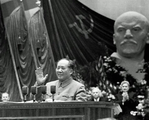 决策是要把两种方案认真做调查研究,反复比较,这才叫决策的成本高一点,那么之后纠错的成本才会低一点。