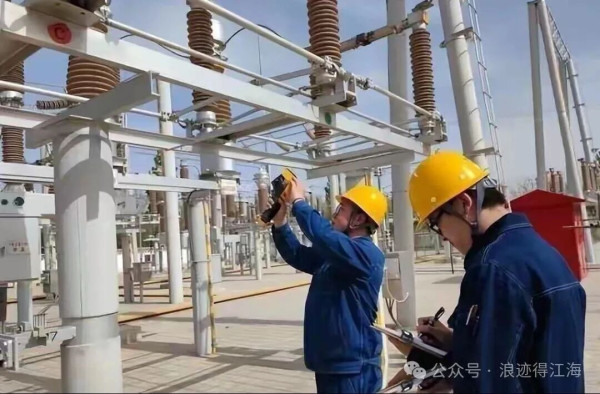 我们交的钱，不该养蛀虫，该养的是光明和未来。可你们，配吗?