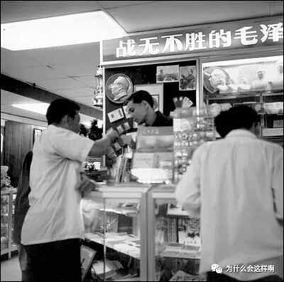 在未回归时,香港群众心向中国,勇于与外国殖民者做斗争,今天香港回归已经20多年了,境外势力却敢在中国的国土上煽动闹事,而”应者云集“,好好的想一想吧,今天的中国到底差哪了?!