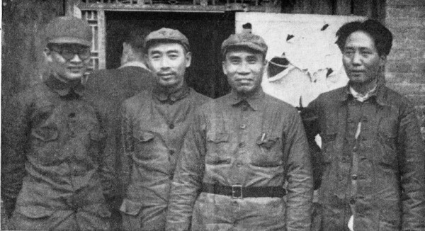 拉铁摩尔以客观平实的语言转述了中共军队和领导者对“统一抗日”政策转向的普遍态度和思考逻辑,以及毛泽东对“领导权”的看法,认为中共领导决策者拥有“坚持评估群体、运动以及经济、社会和政治力”的思维方式,并通过分析共产党的土地政策和民族政策阐释共产党为何能“站住脚跟”。