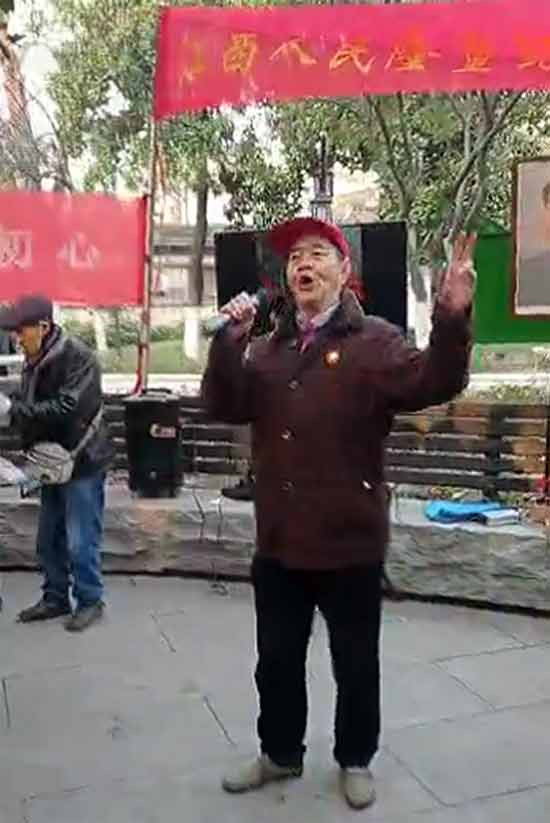 江西南昌人民群众纪念毛主席诞辰127周年活动实况