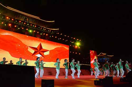 壮丽七十载奋进新时代 南街村隆重举办庆祝新中国成立70周年大型文艺晚会