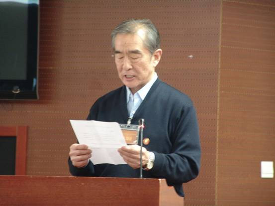 与会者深情缅怀毛主席的丰功伟绩,热情讴歌毛泽东思想,从不同角度纵情抒发对伟大领袖毛主席的深切怀念之情。