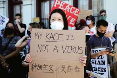 在美国,种族歧视是一个制度性、系统性的存在,它不仅表现为美国传统文化中根深蒂固的种族主义思想和情绪,还表现为罪恶累累的血腥历史,以及现实中美国政府和媒体为谋取一党之私而进行的刻意操弄和蓄意误导。借新冠疫情煽动排斥亚裔情绪, 不过是其种族歧视传统的最新表现。
