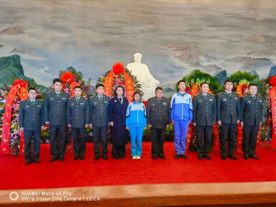 毛主席诞辰128周年,毛新宇携家人现身纪念堂,深切缅怀