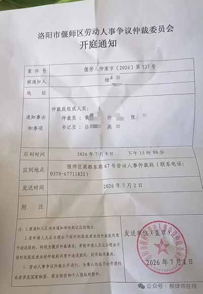 从福建晋江到河南偃师,从几百人的大厂到个位数的小厂,从高价成品鞋到低廉的鞋底片,劳动者的无助、困难和老板的吝啬似乎像复制粘贴过一样,政府有关部门的无能为力也同理。