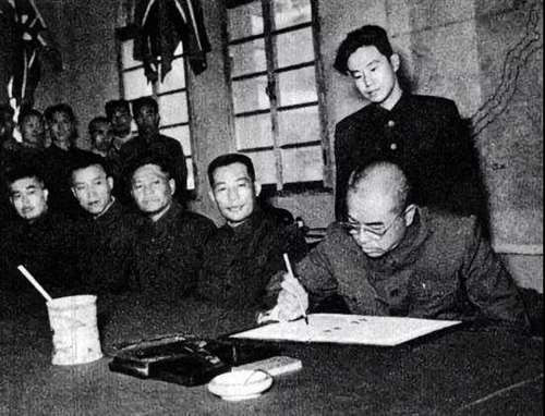 毛泽东的军事思想,其实就是一部彪炳史册、独步古今的毛泽东兵法,学懂弄通毛泽东兵法,不仅在军事领域,乃至在人类社会的诸多领域,都可以游刃有余、应对自如,战无不胜、攻无不克。