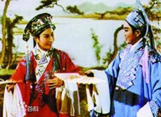 那个年代还产生了《我爱你,中国》、钢琴协奏曲《黄河》、琵琶协奏曲《草原英雄小姐妹》。脍炙人口的小提琴协奏曲《梁山伯与祝英台》也产生在‘大跃进’年代。起码从音乐上说,改革开放30年,并没有出现可以和以上三个协奏曲媲美的作品。