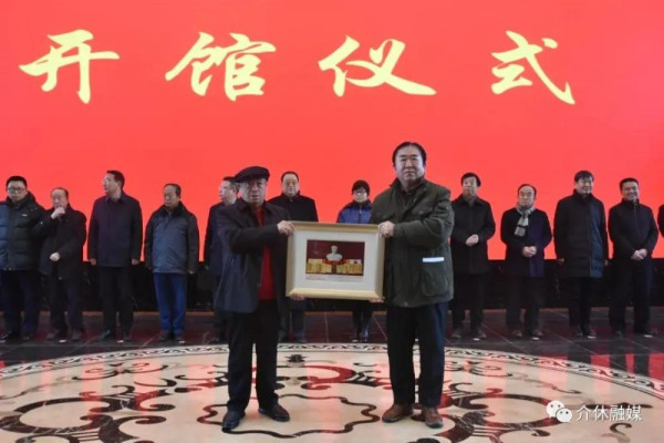 “红旗落地”的俄罗斯，“卫星”也从天上掉下来了！