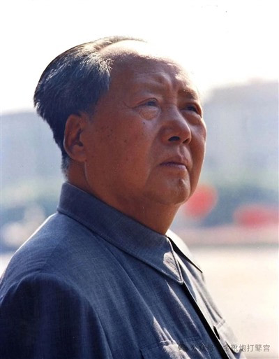 岂曰无碑,山河为碑; 何用留名,人心即名。 公者千古,私者一时。 毛主席万岁!