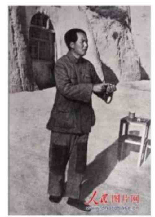 “这个上帝是谁?他就是人民!谁惹怒了上帝,上帝是不留情面的,他必定要垮台。”