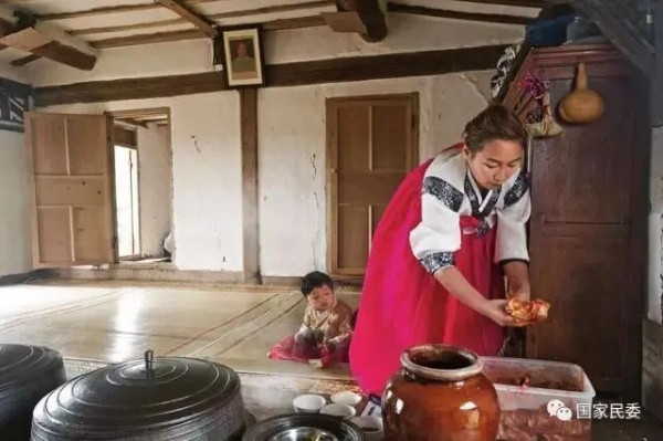毛主席是我党我军我国各族人民敬爱的伟大领袖:这是公认的,对不对?