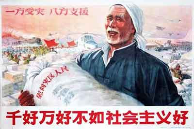 未来,要防止“尘埃”变成“大山”,不要让“轻如鸿毛的事也变得难以承受”,我们要认真考虑重建各种小共同体,变已经沙化的社会为共同体社会。