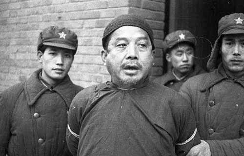 年会结束，董事长还是董事长，想见董事长提意见、提要求还是登天一样，员工该997还是997，要裁员的时候，绝不会丝毫犹豫。