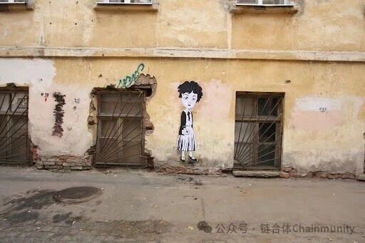 柯伦泰的革命性创见在于，她首次系统性地将女性解放的议题从表面平等推进到结构变革的层面。她指出，若没有育儿社会化、公共食堂、托儿所等替代家庭再生产功能的制度安排，女性的解放永远只能停留在口号层面。在今天，当我们的女性主义话语时常困于学院化的概念与中产式的困境时，科伦泰显得尤为振聋发聩。