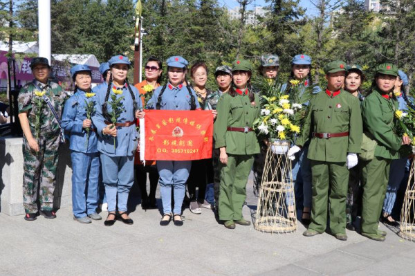 长春市各界人民群众隆重纪念毛主席逝世42周年