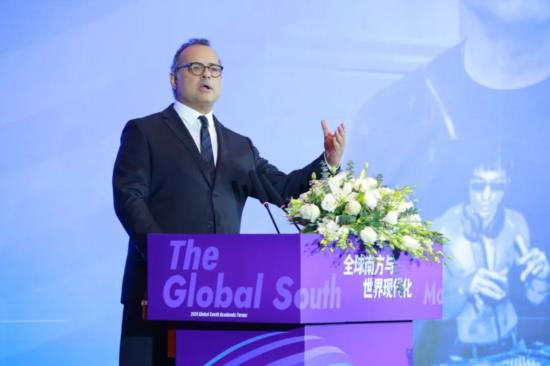，为纪念世界反法西斯战争的伟大胜利，防范新的法西斯主义死灰复燃，应对全球南方在多极化、逆全球化和新法西斯主义抬头等变乱交织的问题和挑战，切实加强全球南方国家之间的团结、交流与合作，共同追求与捍卫以联合国为核心的公平公正的战后世界秩序，2025年11月13-14日“全球南方学术论坛（2025）”将在上海举办。