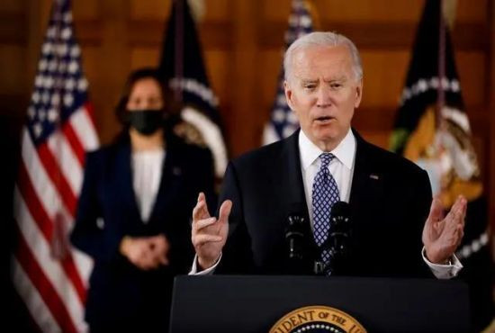 拜登现在的这个执政思路,是在沿袭古罗马帝国当年的失败经验——罗马末期是怎么走向衰亡的,拜总可能想依样画葫芦抄一遍。