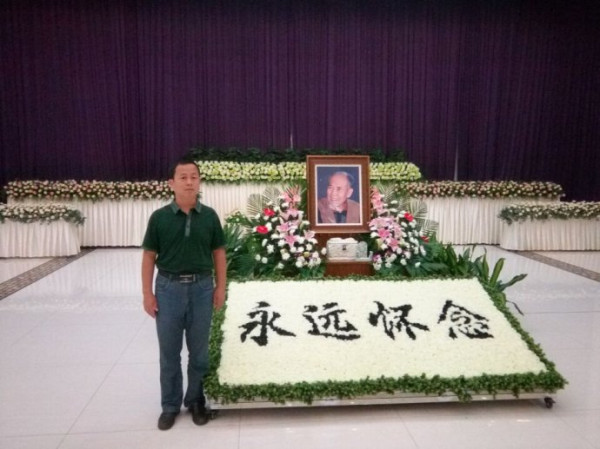 赵东民:沉痛悼念毛主席的机要秘书高智同志