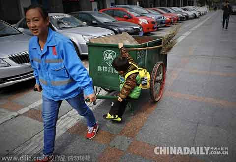 艺术何为 | 访电子厂女工野菊花：演自己的故事，台词不用背都在心里