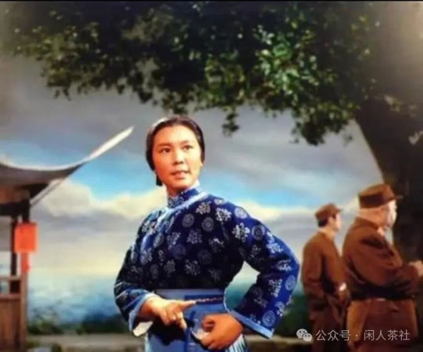 在中国文艺史上,有一个绕不过去的话题:样板戏。从《红灯记》到《智取威虎山》,从《沙家浜》到《红色娘子军》,这些诞生于半个多世纪前的作品,至今仍在舞台上常演不衰,许多唱段早已成为中国人集体记忆中的文化基因。“临行喝妈一碗酒,浑身是胆雄赳赳”“这个女人不寻常”……这些旋律一响,无数人便能脱口而出。样板戏何以具有如此持久的生命力?答案,就藏在毛主席那一句掷地有声的追问中:“我们的文艺是为什么人的?”