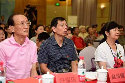 毛小青和著名表演艺术家舒耀瑄应邀参加北下关街道举行的