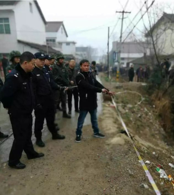 要恢复农村的秩序，需要粉碎乡贤存在的土壤。否则，即使有法律，也无法奈何他们。毕竟，乡贤已经成为了农村的统治阶层
