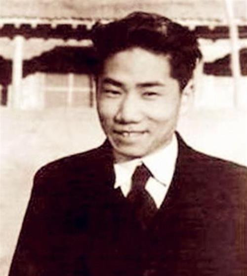 公者千古,私者一时; 清者自清,浊者自浊。 任何对毛主席得污蔑、攻击,都只能是畜生一类的狺狺狂吠。