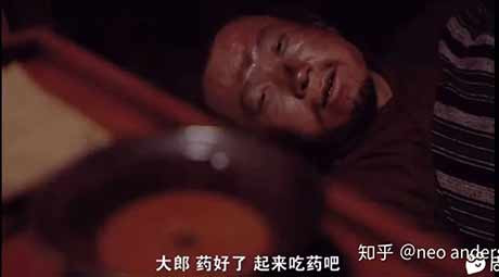一般来说,处于核心和统治地位的国家,可以向处于边缘和被统治地位的他国转嫁危机。 怎么转嫁?软硬兼施。