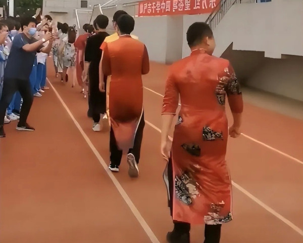 陈先义：从“旗”开得胜、指“腚”能赢到穿连衣裙的男老师